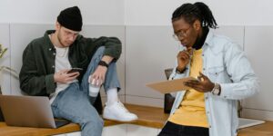 SharePoint intranet twee mannen die werken